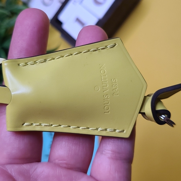 GREAT CONDITION LOUIS VUITTON LV PISTACHE YELLOW GREEN LIME LEATHER CLOCHETTE KE - Picture 3 of 10